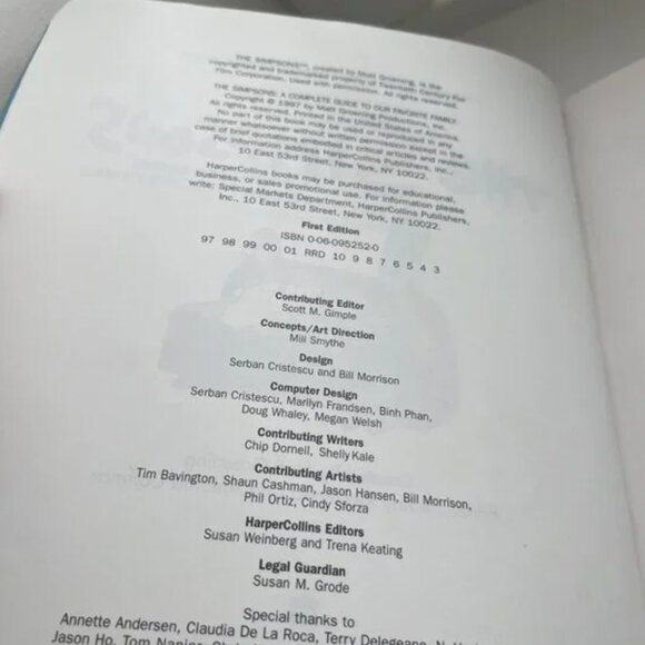 UNIVERSAL STUDIOS Maggie Simpson Plush Doll & The Simpsons Complete Guide - Picture 14 of 15